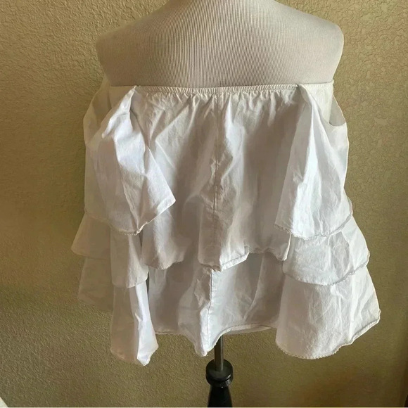 Olivaceous White Cotton Tiered Ruffle Off the Shoulder Top Shirt: Size Large - Picture 3 of 10